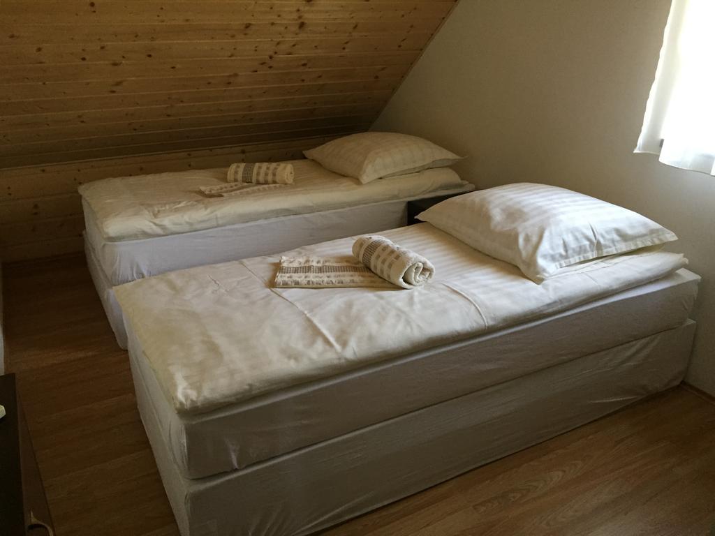 Magyar Golf Club Hotell Kisoroszi Eksteriør bilde
